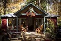 1880's Log Cabin Luxe + 21st c. Comfort = Mentone's Coolest Cabin