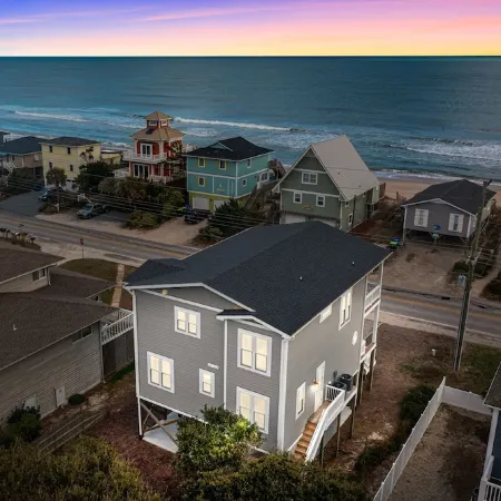 Luxe 4 Bedroom Home w/ Ocean views & Quick Private Beach Access in Surf City!