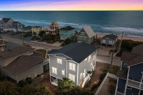 Luxe 4 Bedroom Home w/ Ocean views & Quick Private Beach Access in Surf City!