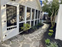 Serenity Amid it All. Dog friendly PET FEE, WiFi, outdoor shower, grill