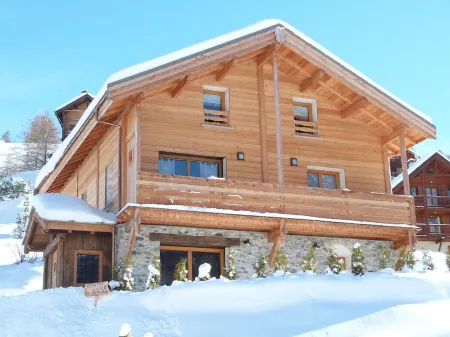 LARGE INDIVIDUAL CHALET CLASS 4 STARS, SUNNY, QUIET;