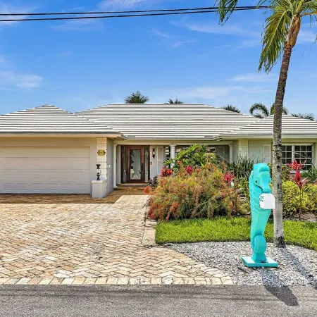 Delray INTRACOASTAL WATERFRONT 3BR, 2.5 baths with SPA AND POOL