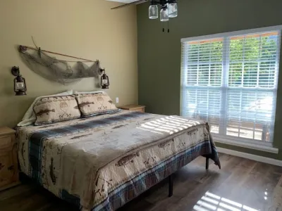Huckleberry, Quite, Great Fishing, affordable Hotels near Cloudland Canyon State Park