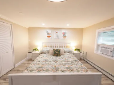 Extra large 1 Bedroom apartment! Hoteles en Salem