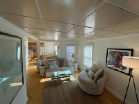 Coastal Gem historic Eastport Water Street walk to shops, restaurants, galleries Hotels in Eastport