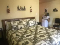 Mountain Peaks Inn, BEAR MOUNTAIN SUITE, Downtown Hill City Warrior's Work & Ben West Gallery附近的飯店