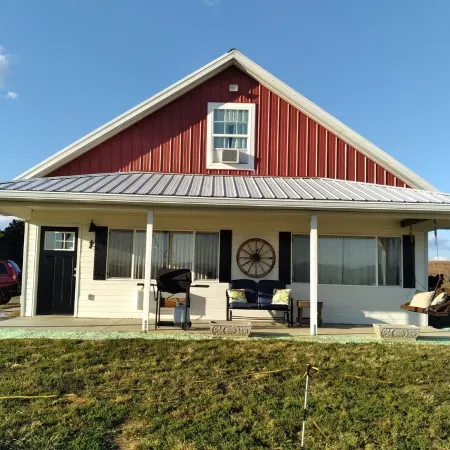 Horse farm with stunning mountain views!