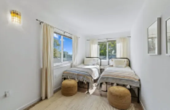 5Br Santa Cruz Beach House — Steps to Twin Lakes Beach - Deck & Yard - Sleeps 12