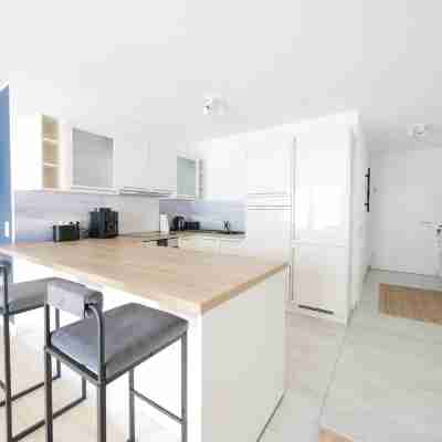 85qm, Parkplatz, Zentral, Großer Balkon, 2 Bäder Others