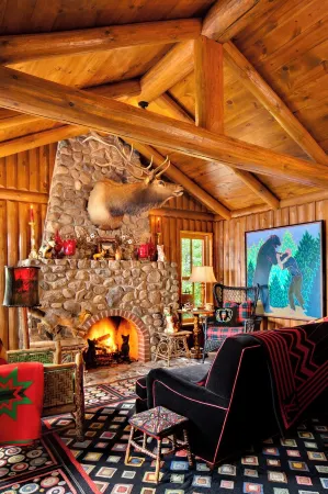 EXPERIENCE LAKESIDE LUXURY AT MAPLE CABIN: YOUR IDYLLIC RETREAT IN STAR LAKE, WI