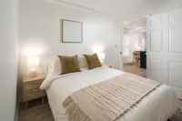 Sunflower Suite at The Wanderer