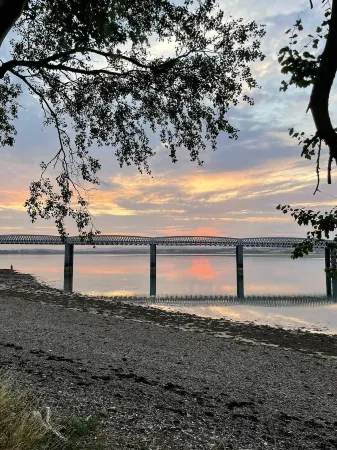 Bright 2-bedroom apartment with parking in Montrose