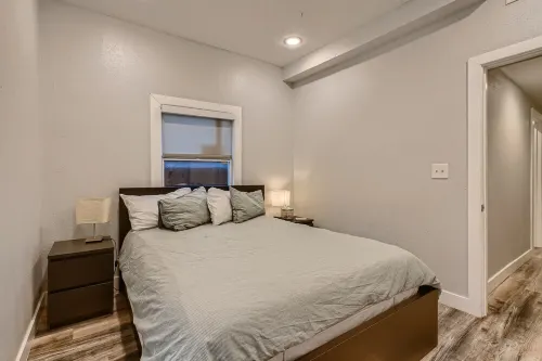 Beautiful Midtown 2BD – Parking + Fast WiFi