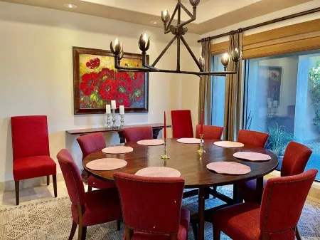 Amazing 5 bedroom Indian Wells Country Club home with private backyard! Отели рядом с достопримечательностью «Индиан-Уэллс Теннис Гарден»