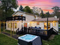 Poconos Play House! Hot Tub, Fire Pit, Jungle Gym, Game Rooms