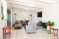 Luxury Nob Hill Apartment w/3 Primary Bedrooms and Chef's Kitchen. Pet Friendly!