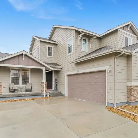 Spacious 3 bedroom, 2.5 bath house - 20 min from DIA, 25 min from Denver