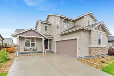 Spacious 3 bedroom, 2.5 bath house - 20 min from DIA, 25 min from Denver