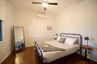 Recently renovated cottage, enjoy a bath with a view