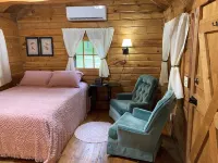 Cozy cabin for 2 on Shipman Lake. Peace and tranquility surround you.