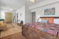 Waterfront! Boat dock available for, families welcome! Hotels in Homosassa