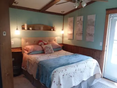 Our Creekside Cottage is located only a mile from the Olympic Discovery Trail. Hotels near New Dungeness Lighthouse