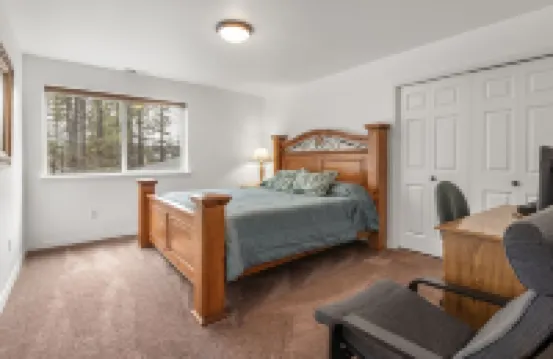 Spacious 7 bedroom, 4.5 bathroom, 5-7 minutes to downtown