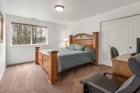 Spacious 7 bedroom, 4.5 bathroom, 5-7 minutes to downtown