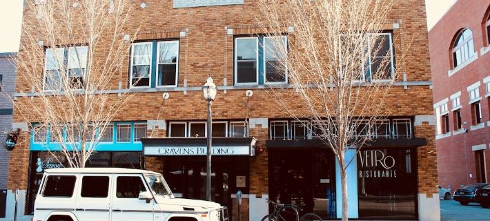 Farmer's Market Flair! Steps to downtown Fayetteville Square Hotels in Fayetteville