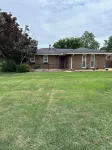 Beautiful backyard and cozy interior has everything you need and is pet friendly Hotels near Thompson Park