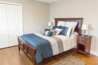 Downtown Getaway Hotels near Dizzy Daisy Winery and Vineyard