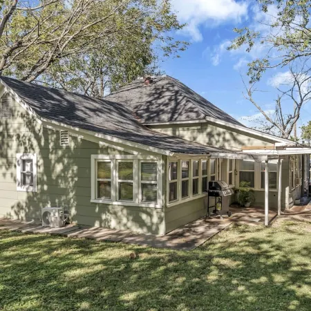 The Ouachita Depot- Large house/Perfect location Отели в г. Мена