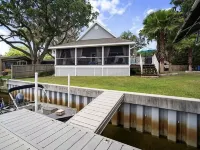 Beautiful Waterfront Home on the Alafia River Hotels in Riverview