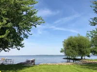 Lake Winnebago Waterfront Cottage W/Hot Tub[2 King; 1 Queen]