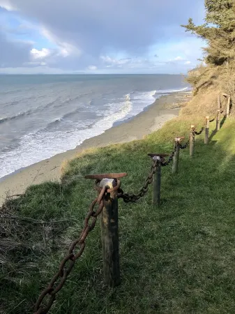 Private beach access - located in a secluded community Отели рядом с достопримечательностью «Нью Дангенесс Лайтхаус»