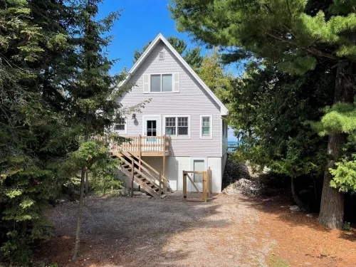 Lake Michigan Beachfront, Remodeled, close to Tunnel of Trees and Harbor Springs Hotel a Emmet County