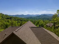 Butterfly Mountain Cabin for 8 w/amazing view+wifi, 3 bdrm, 3.5 bath, & firepit