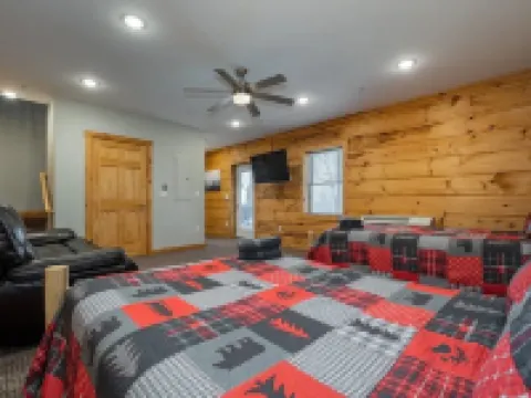 Mountain Life Hotels in McHenry