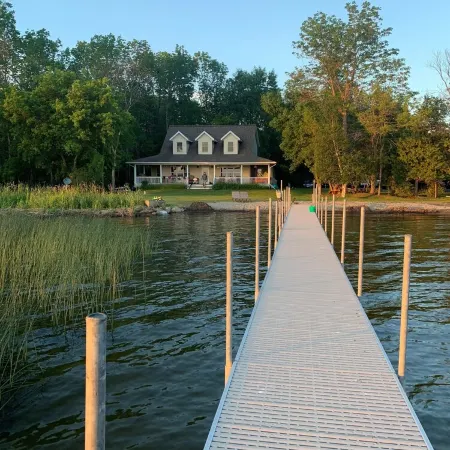 Lakeshore cabin