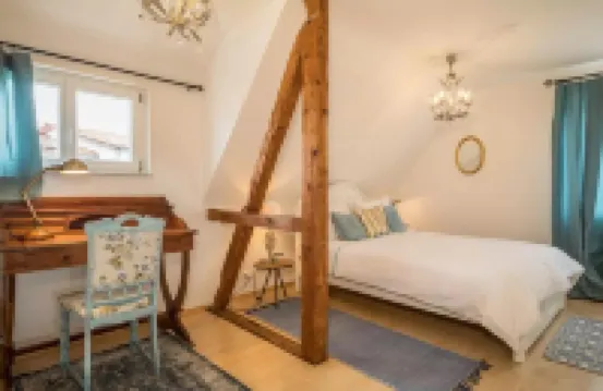 Holiday apartment with a special flair, view of the mountains and close to the lake.