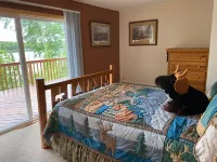 Beautiful house on Brule Lake! Hotels in Stambaugh Township