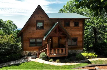 Mountain Top Overlooking Lake, Hot Tub, Pickleball, Yukon Fire Pit, 5 Star, Pets