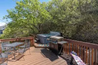 Ski Retreat near base of Cottonwoods with Hot Tub, BBQ, Games and Park