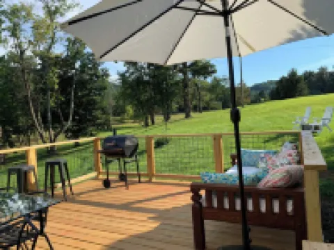 Perfect getaway at foothills of the Blue Ridge Mountains, with gorgeous views! Hotels in Samuel Miller