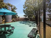 NEWLY REMODELED TABLE ROCK LAKEFRONT RESORT-POOL-FUN-LAKE ACCESS