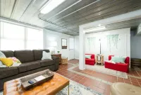 Downtown Hideaway on trendy Denton square