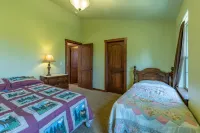 Secluded cabin on 6 acres- wood fireplace- sleeps 11