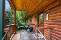 Moose Horn Lodge- A Clean Cabin for Families, Wedding Goers & Montana Adventures