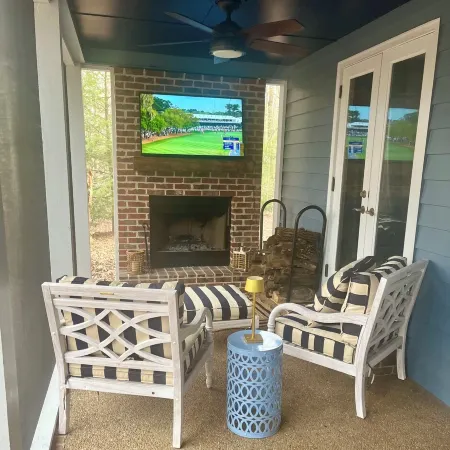 Charming 3 BR, 2 Bath cabin located in quiet Clifftops and close to Sewanee