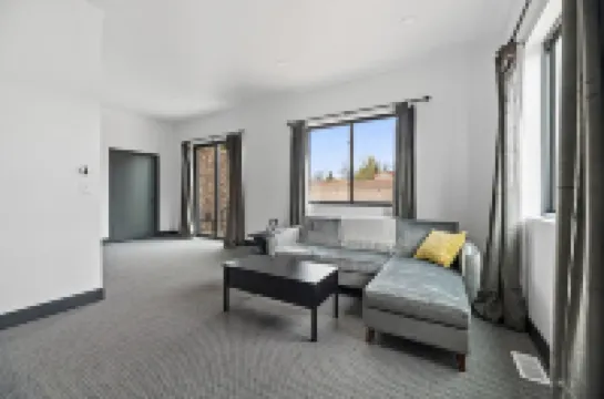 Alum @ The Cobblestone